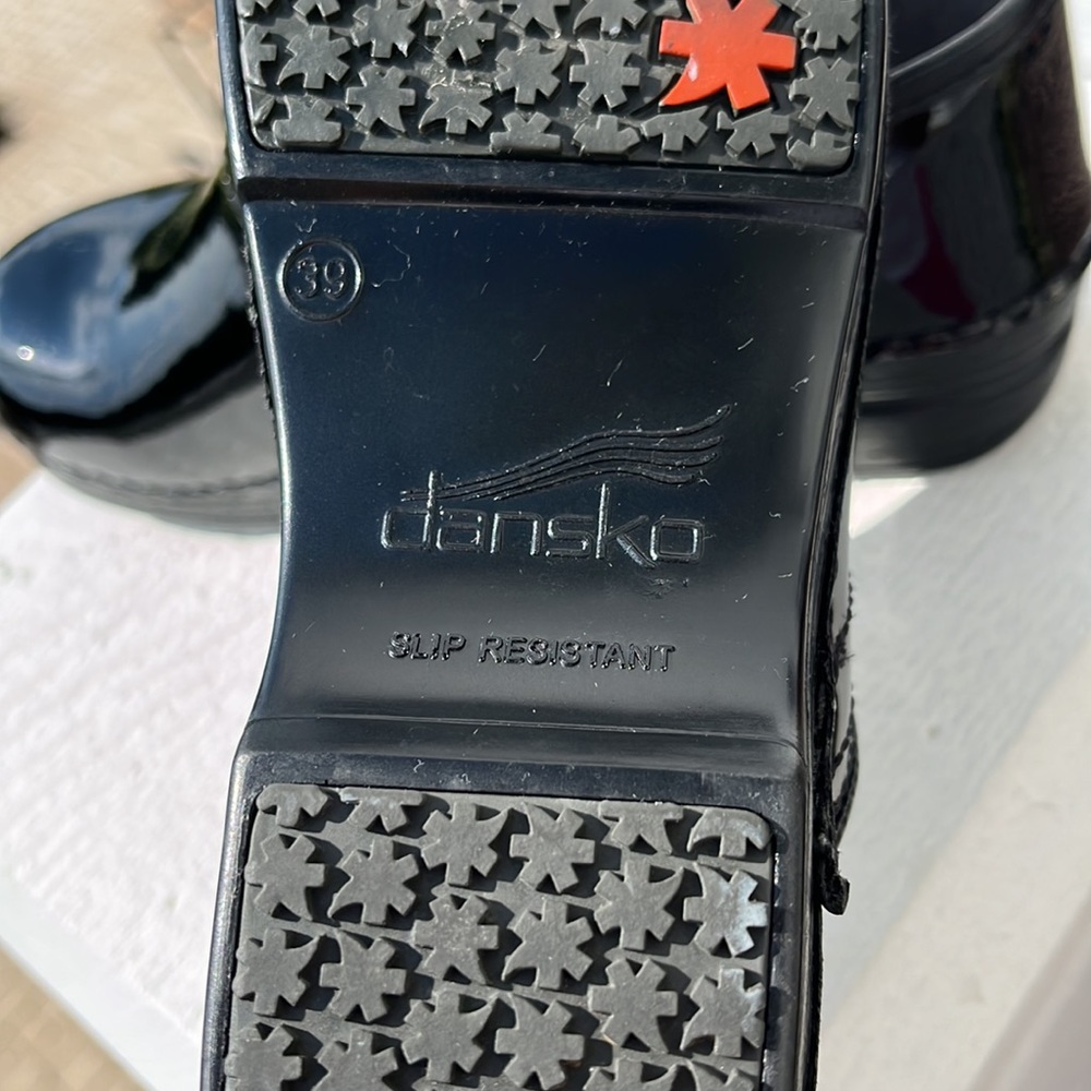 EUC women’s black patent Dansko XP 39 - Picture 6 of 6